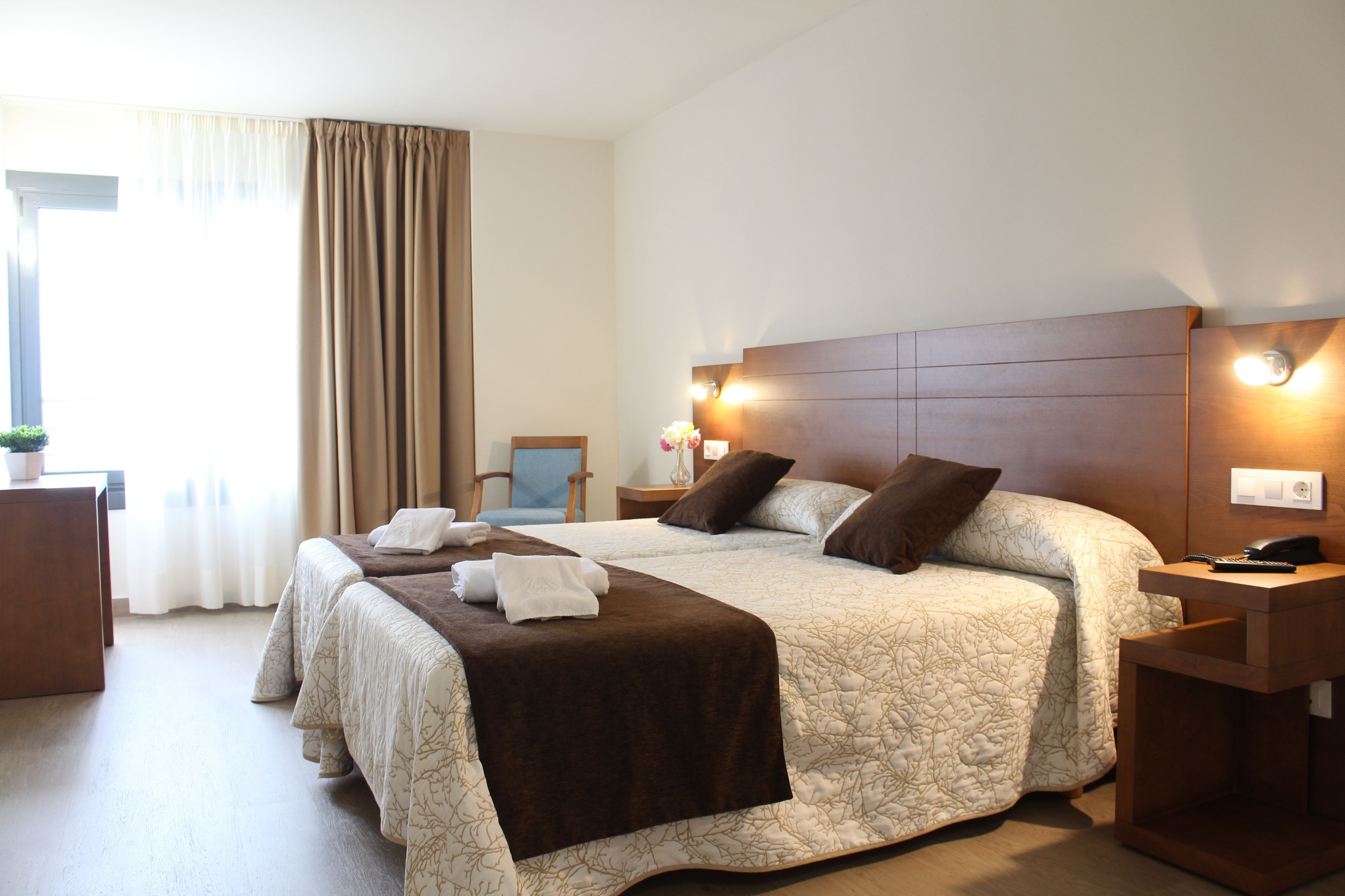 Schreibtisch, Verdunkelungsvorhänge, kostenloses WLAN, Bettwäsche