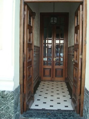 Property entrance - Emperatriz Hotel (Santa Fe)