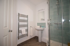Apartment, 1 Bedroom (4) | Iron/ironing board, free WiFi, bed sheets