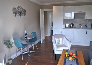 Apartment, 2 Bedrooms (2) | In-room dining - Lord Raglan House (Windsor)