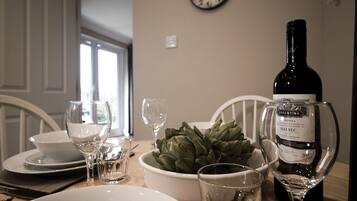 Apartment, 1 Bedroom (4) | Iron/ironing board, free WiFi, bed sheets