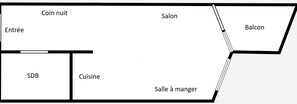 Plan d’un hôtel comprenant une entrée, une salle de bain, une cuisine, une pièce à vivre, un salon, un balcon et une chambre pour le personnel de service.