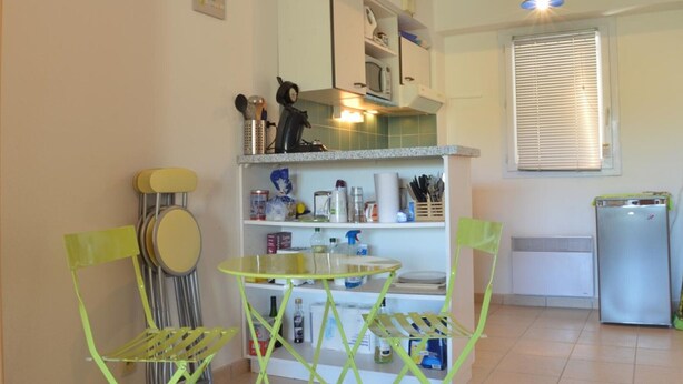 Fridge, microwave, stovetop - Triple-Level Holiday Home in Banyuls-sur-Mer: Terrace, Near Beach, Parking (Banyuls-sur-Mer)