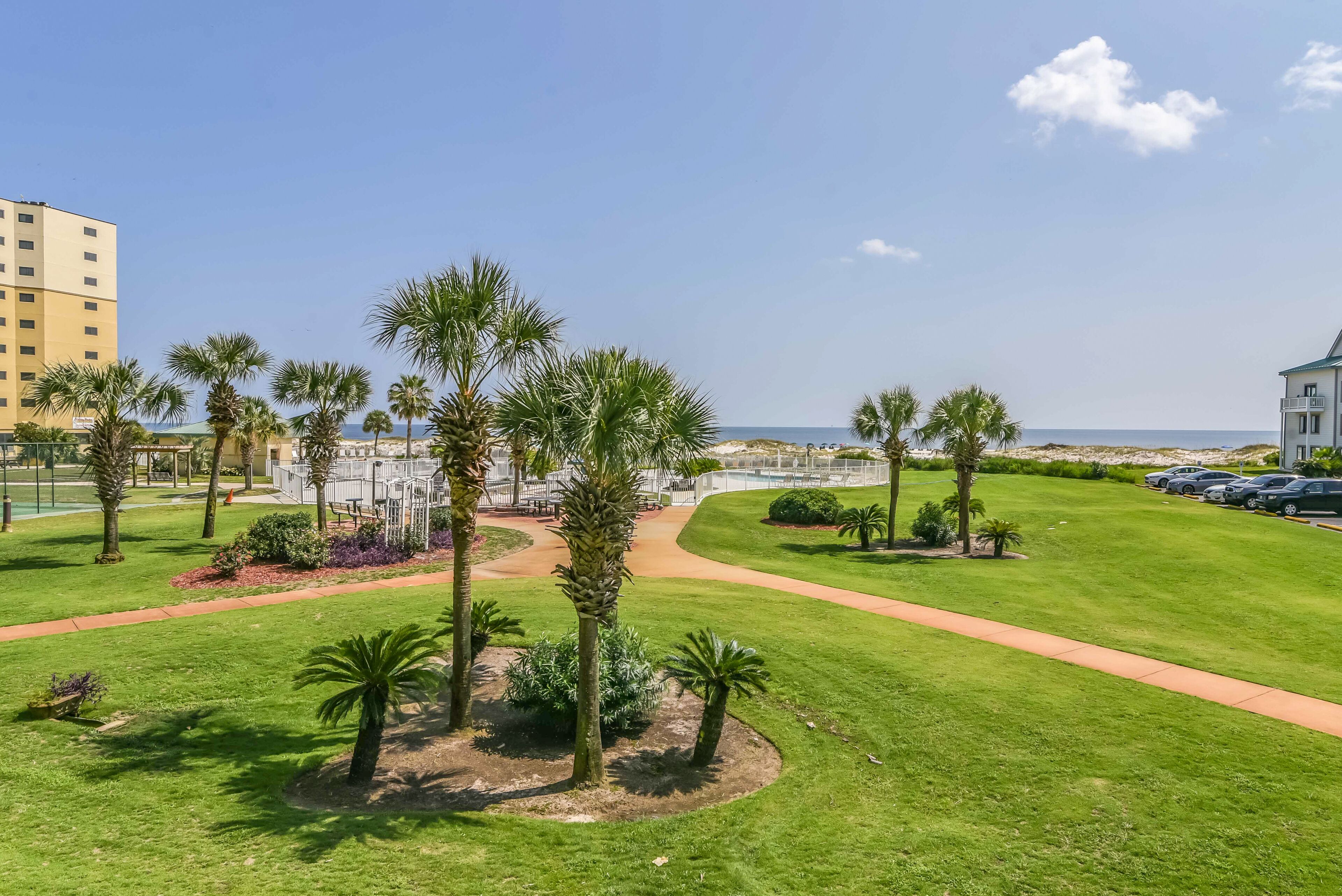 Waterfront condo with shared pool & hot tub - walk to the beach