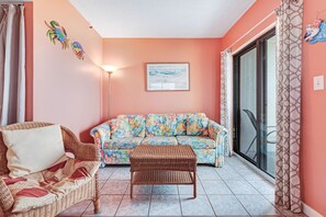 Fernseher, DVD-Player, Bücher