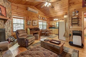 TV, caminetto, lettore DVD