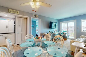 Dining - Hotel condo features beach access, shared pool - near town (Gulf Shores)