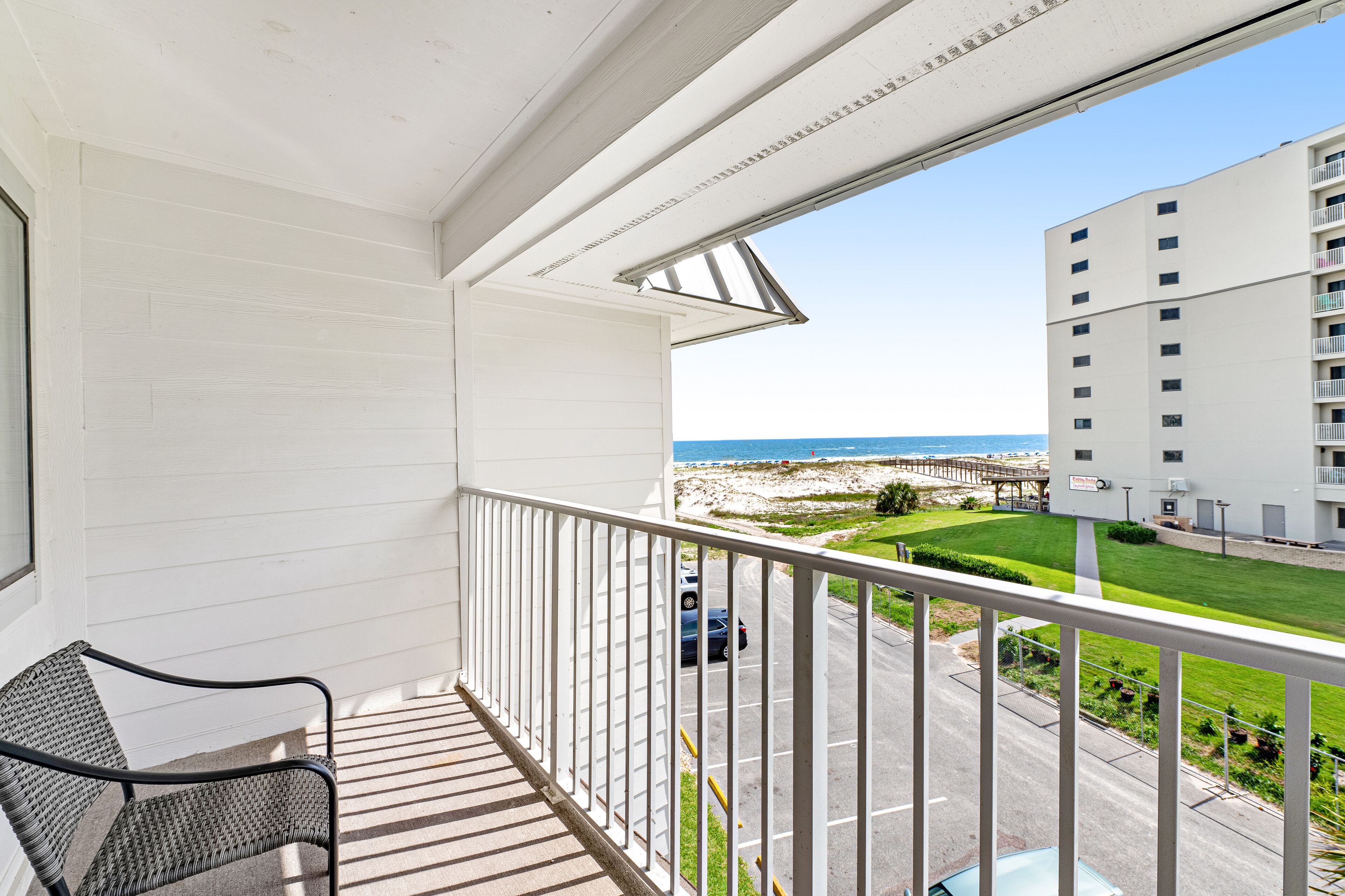 Beach-view retreat with shared gym, pool, and beach access