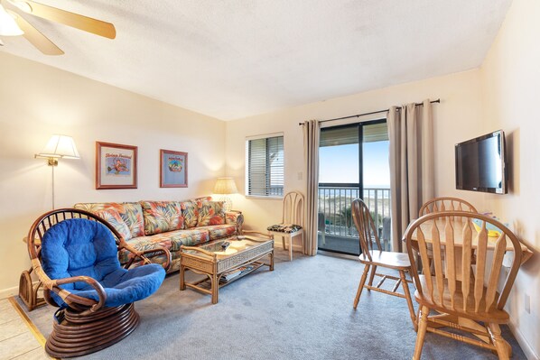 TV, DVD player, books - Waterfront Gulf condo with beach access, shared pool (Fort Morgan)