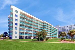 Exterior - Waterfront Gulf condo with beach access, shared pool (Fort Morgan)