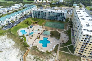 Exterior - Ground-floor condo with entertainment, shared pool, hot tub - near beach (Fort Morgan)