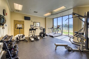 Fitness facility - Ground-floor condo with entertainment, shared pool, hot tub - near beach (Fort Morgan)