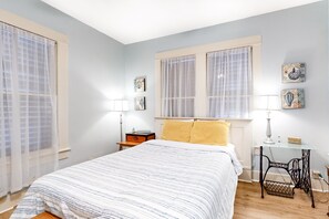 3 bedrooms, iron/ironing board, Internet, bed sheets