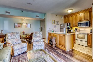 Interior - Waterfront condo with shared pools - snowbird-friendly (Fort Morgan)