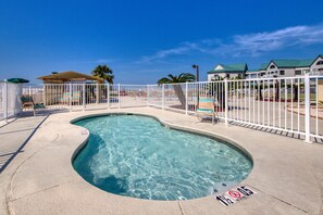 Indoor pool - Waterfront condo with shared pools - snowbird-friendly (Fort Morgan)
