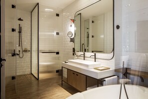 Apartment | Bilik Mandi | Pancuran mandi, kelengkapan dandanan diri percuma, pengering rambut 