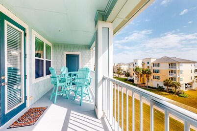 Dog-friendly condo with pool, hot tub & ocean views