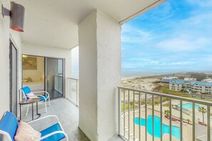 Property grounds - Modern condo with Gulf view, shared pool - walk to the beach (Fort Morgan)