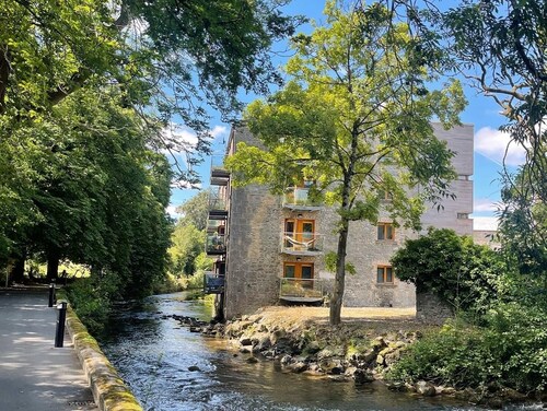 Elegant  townhouse steps from historic Birr Castle Demense 