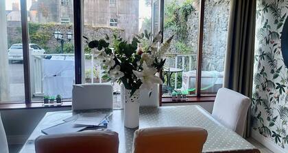 Elegant townhouse steps from historic Birr Castle Demense