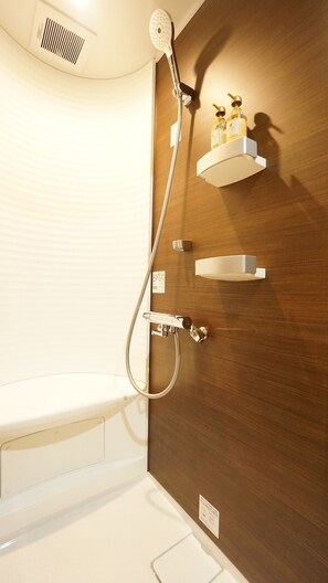 Familienhaus | Badezimmer | Badewanne und Dusche (separat), Komfortbadewanne, Regendusche