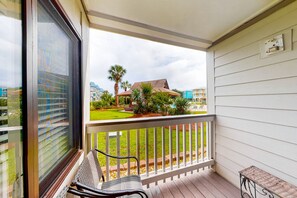 Property grounds - Cozy waterfront getaway with pools, hot tub & tennis courts (Fort Morgan)