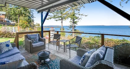 Upeat näkymät Soundiin, jossa on kylpytynnyri ja biljardipöytä