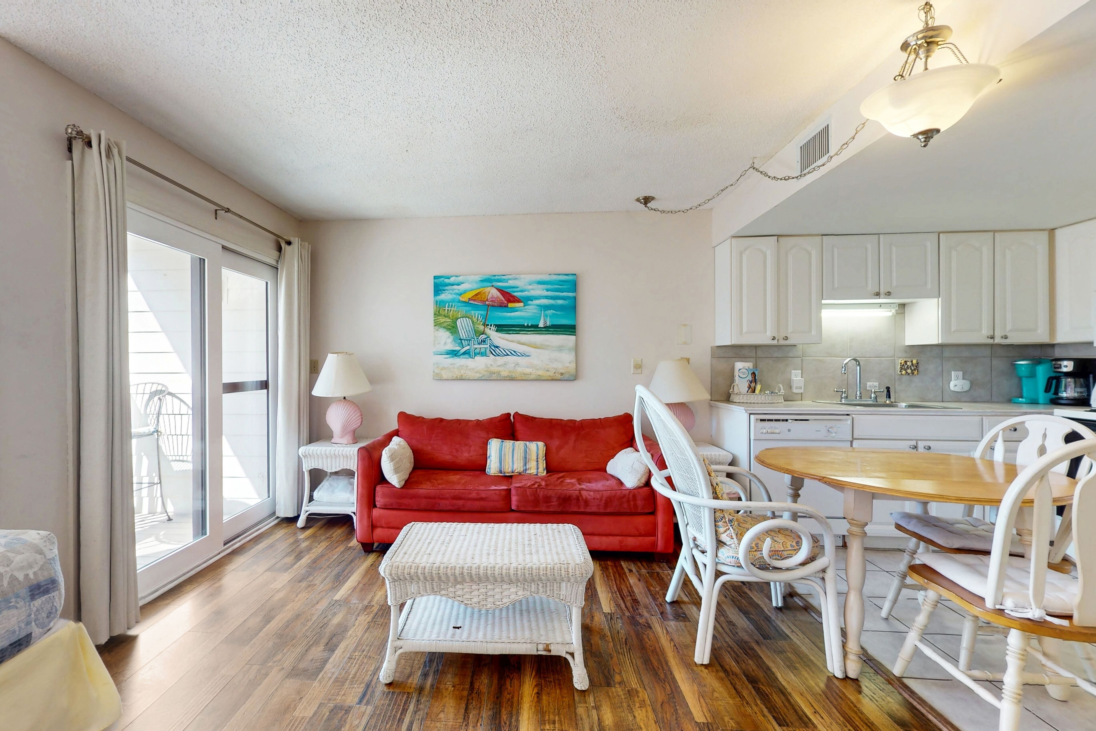 Televisor, reproductor de DVD, llibres i estèreo 