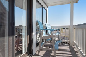 Property grounds - Waterfront condo with pool & hot tub (Fort Morgan)