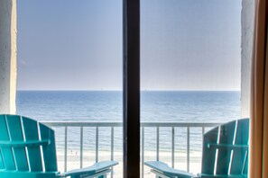 Interior - Top floor corner condo with hot tub, pools, gym - great for a couples getaway (Gulf Shores)