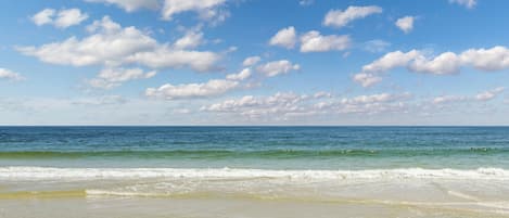 Una spiaggia nelle vicinanze