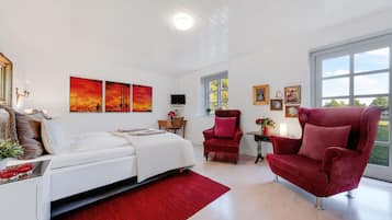 Double Room, 1 King Bed (Det Røde Dobbeltværelse)