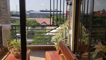 Hiên
