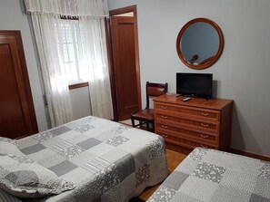 Triple Room | 1 bedroom, free WiFi - Rincón Do Demo (Nigran)