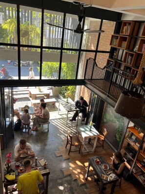Terrace/patio - Hobnob Hostel - Adults Only (Chiang Mai)