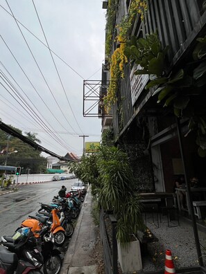 Front of property - Hobnob Hostel - Adults Only (Chiang Mai)