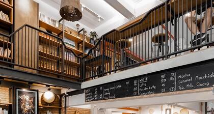 Hobnob Hostel - Adults Only