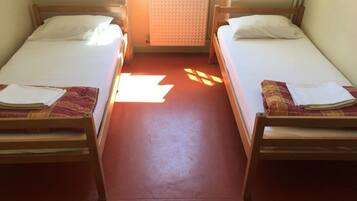 Dortoir PartagĂ© Ăconomique | Chambres insonorisĂ©es, lits bĂ©bĂ© (gratuits), Wi-Fi gratuit