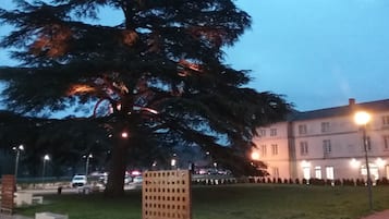 Façade de lâhĂ©bergement - soirĂ©e/nuit