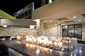 Terrace/patio - Home2 Suites by Hilton Plano Legacy West (Plano)