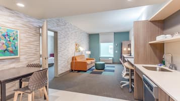 Studio, 1 King Bed, Accessible, Bathtub