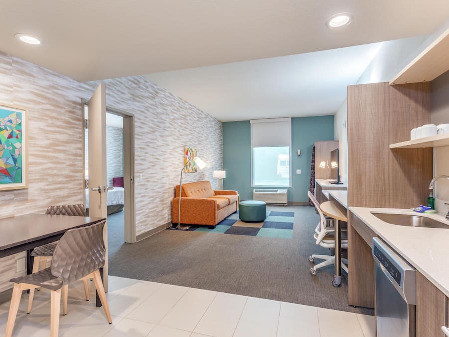 Studio, 1 King Bed, Accessible, Bathtub | Desk, blackout drapes, iron/ironing board, cribs/infant beds