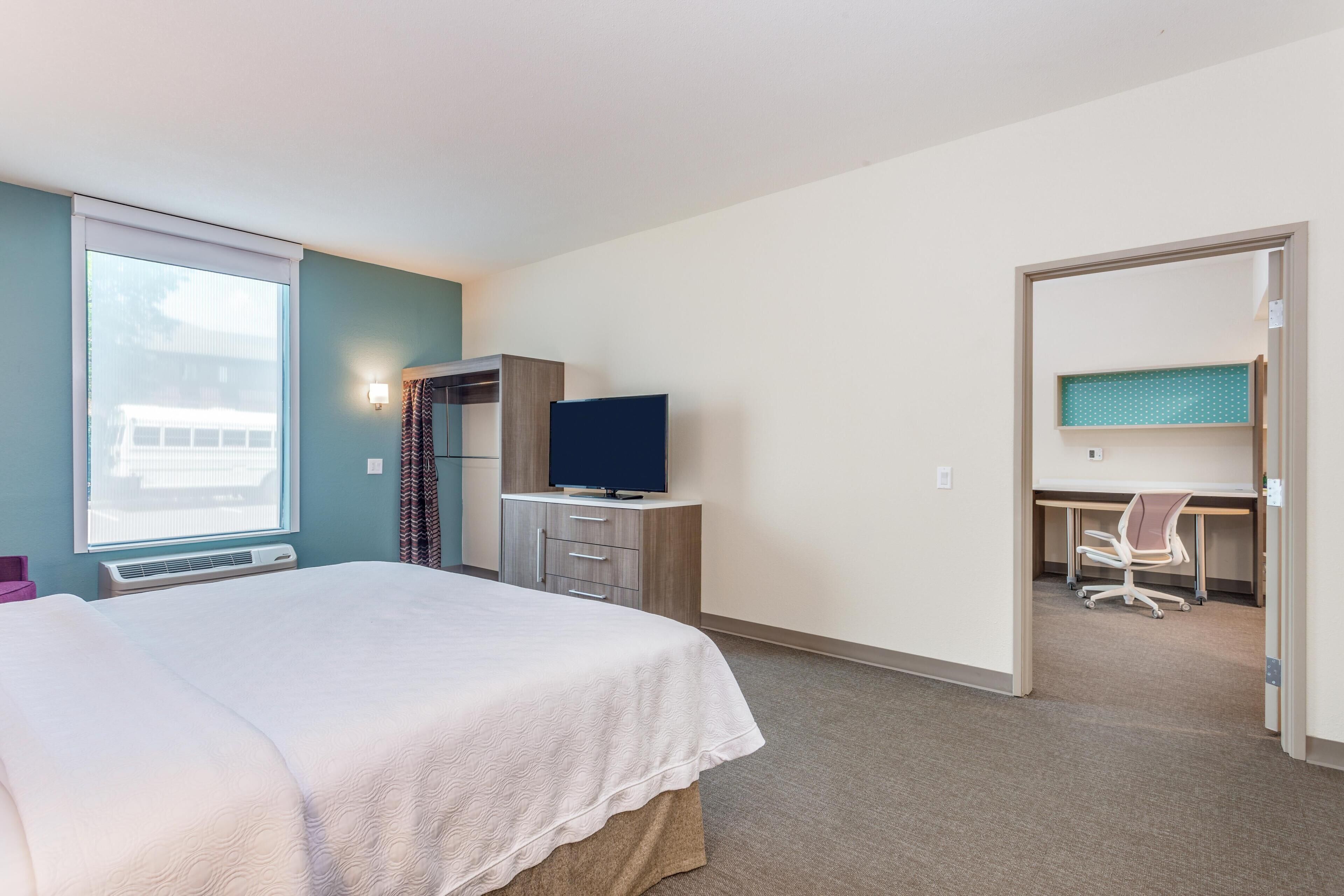 Studio, 1 très grand lit, accessible aux personnes à mobilité réduite, baignoire