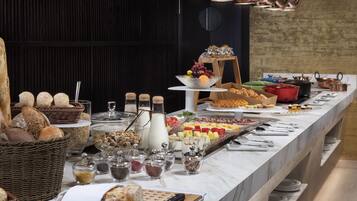 Café da manhã continental grátis todos os dias