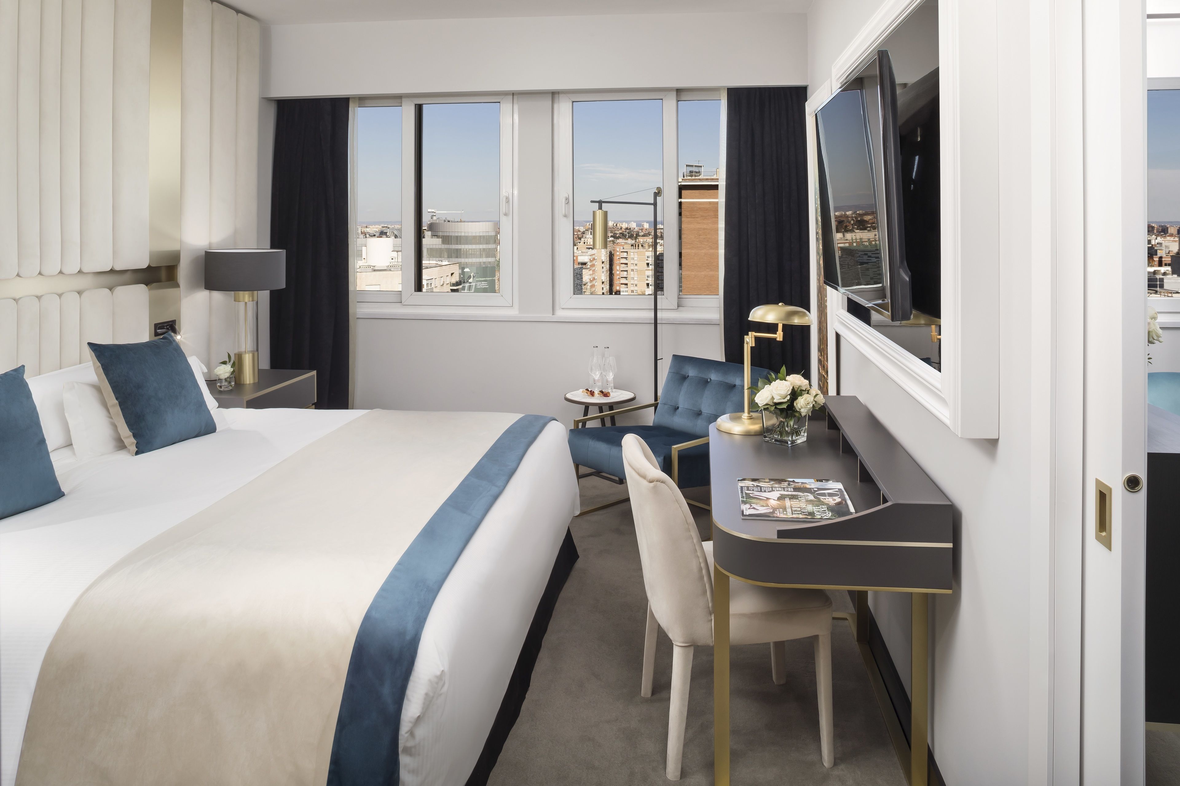 the level, junior suite | premium bedding, pillow-top beds, minibar, in-room safe
