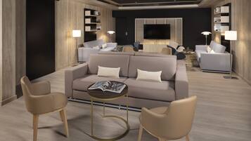 Een moderne woonkamer met een beige bank, twee fauteuils, een salontafel en een flatscreen televisie aan de muur.