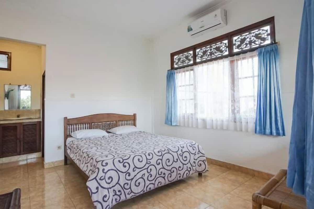 In-room safe, desk, free WiFi, bed sheets