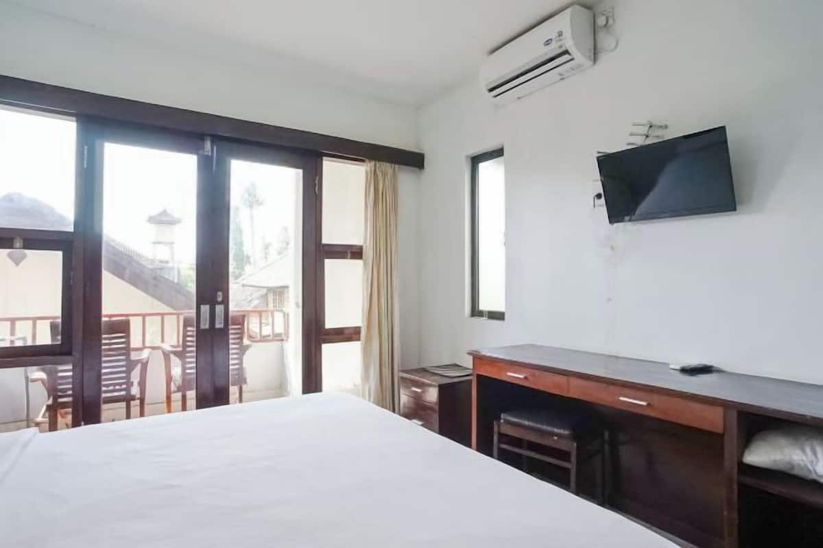 In-room safe, desk, free WiFi, bed sheets