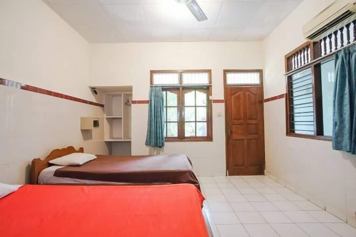 In-room safe, desk, free WiFi, bed sheets