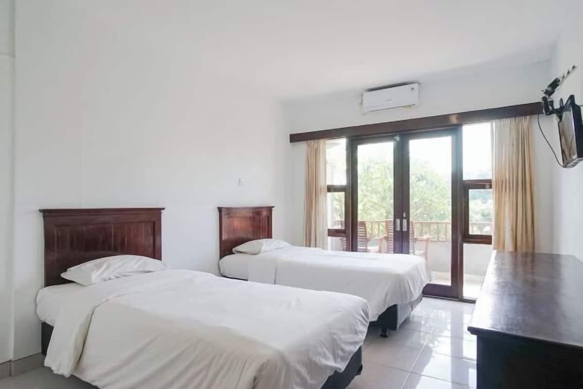 In-room safe, desk, free WiFi, bed sheets